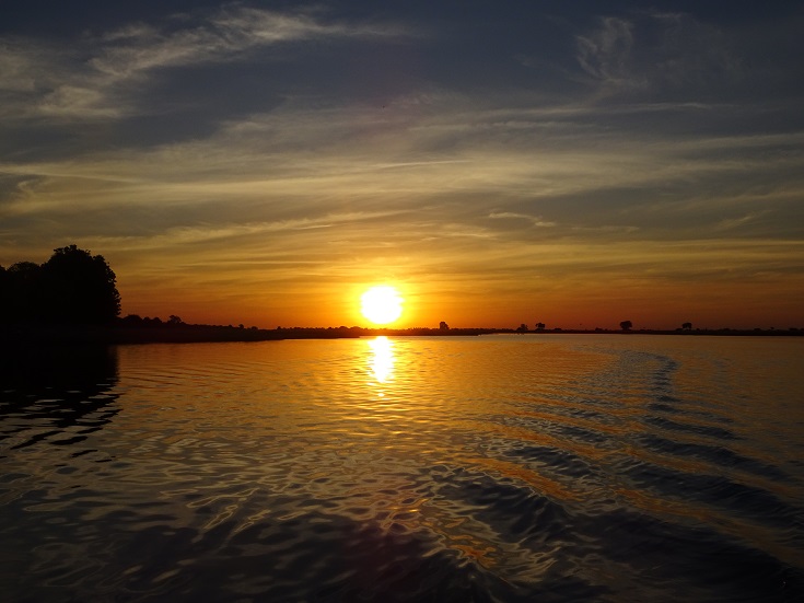 sunset-on-zambezi-river