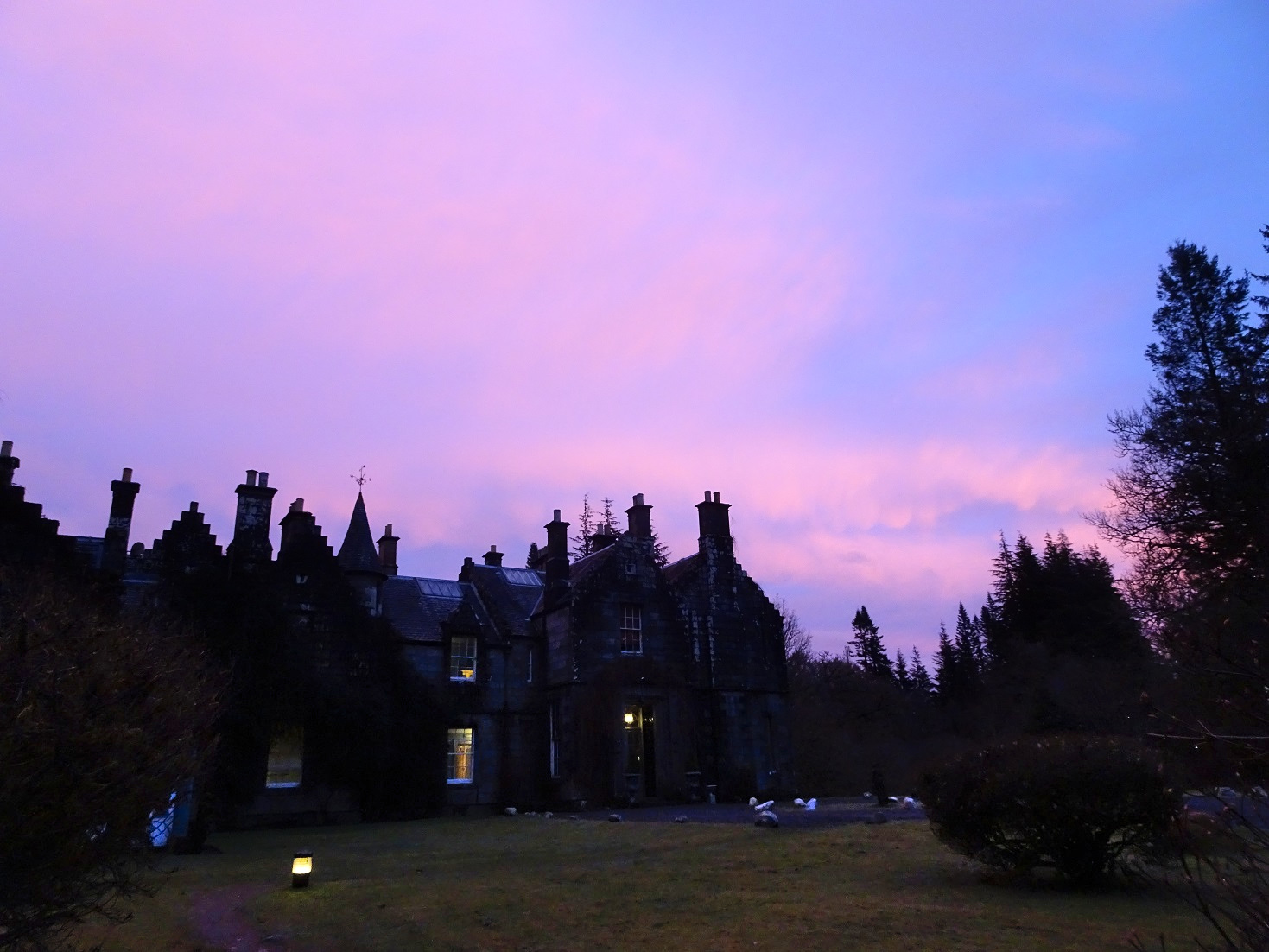 Ardanaiseig House at dusk2