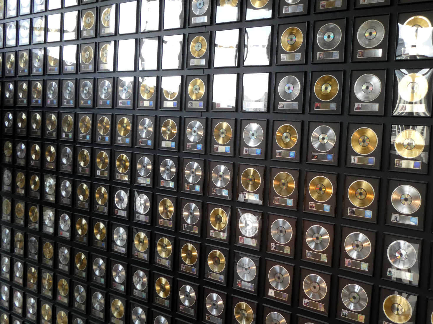 contry music wall