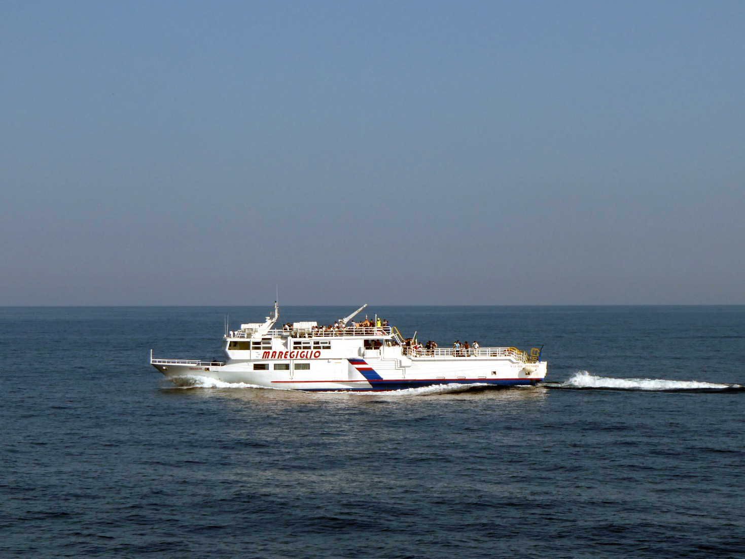 Maregiglio ferry outward bound