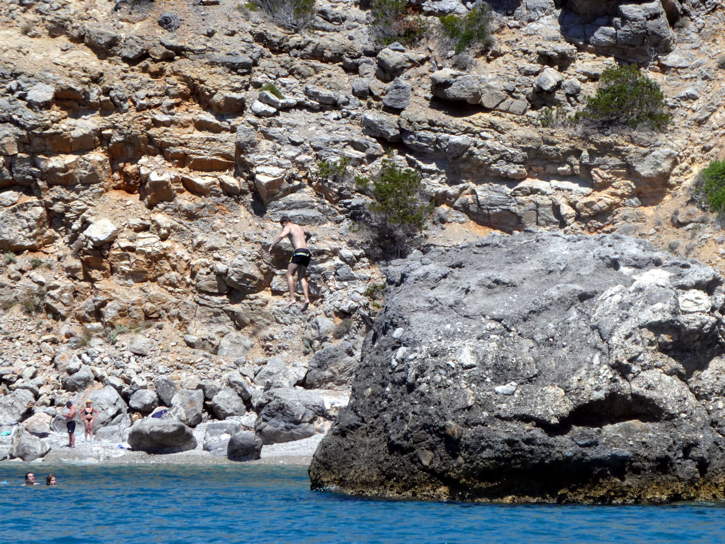 rock jumping at Cala Pozzarelli