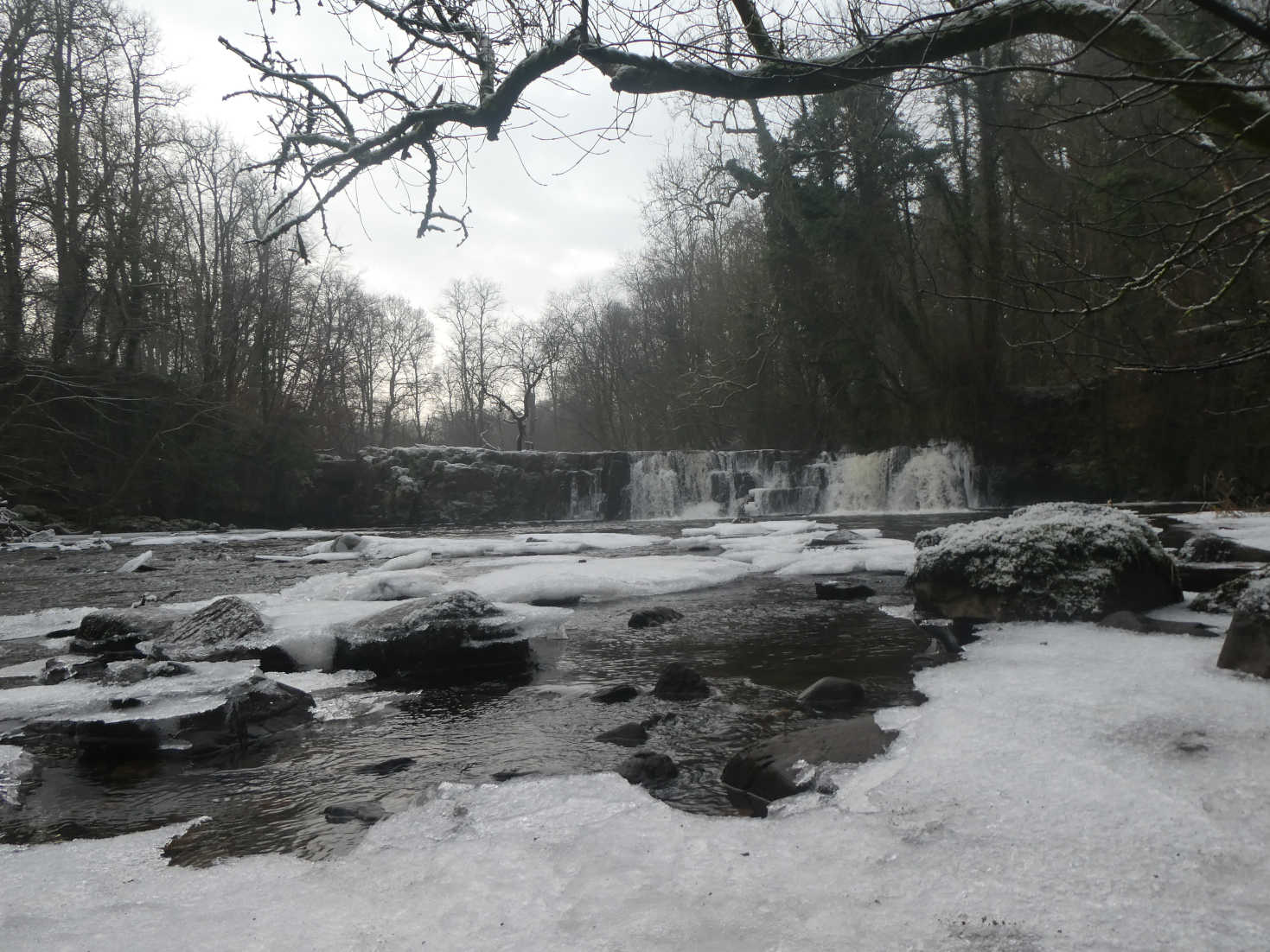 the waterfall at linn in winter